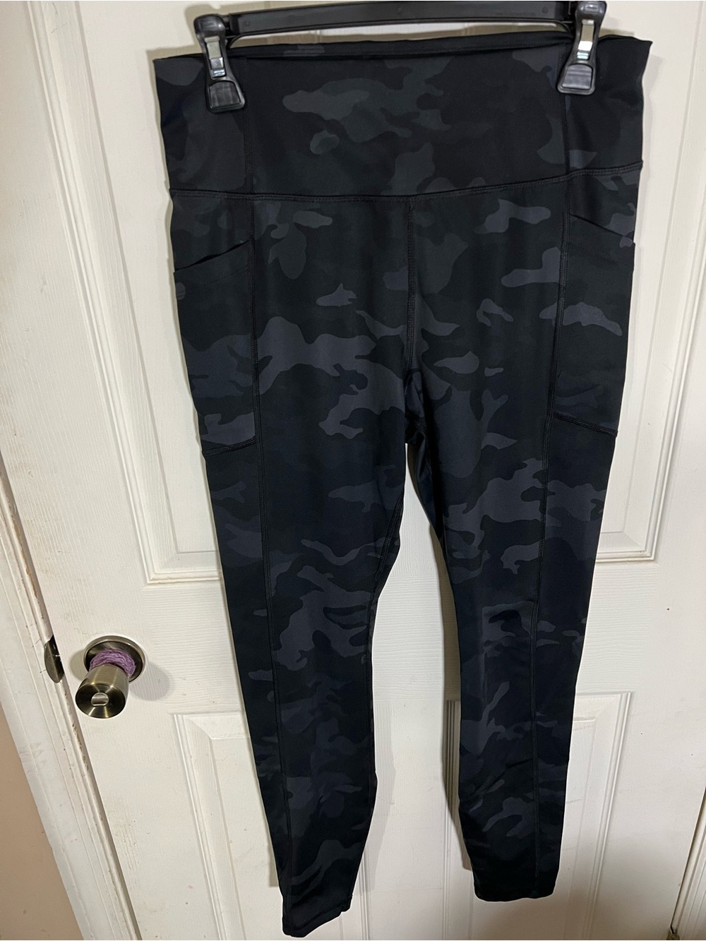 Avia High-Waist Camo Leggings in Black/Grey
